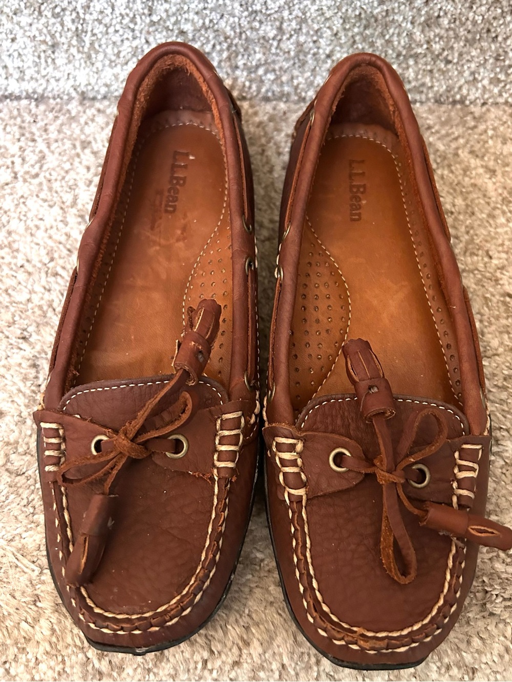 L. L. Bean Leather Moccasin Tassle Driving Loafer.  Boat shoes. Preppy. EUC. SZ6